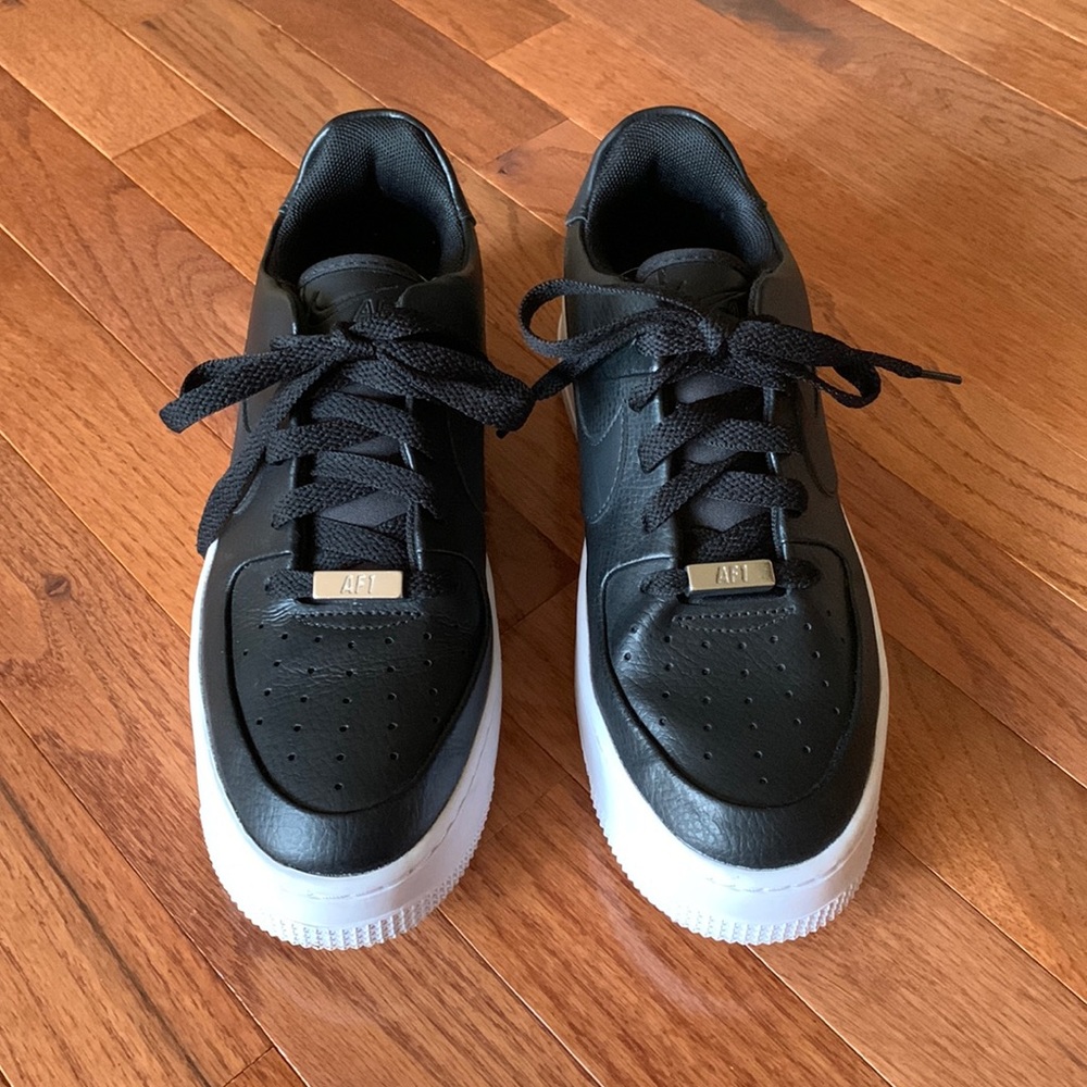 Womens Nike Air Force 1 Sage Low Black - size 8